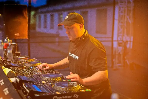 BEATS FOR LOVE EXPERIENCE - HYBRID MINDS