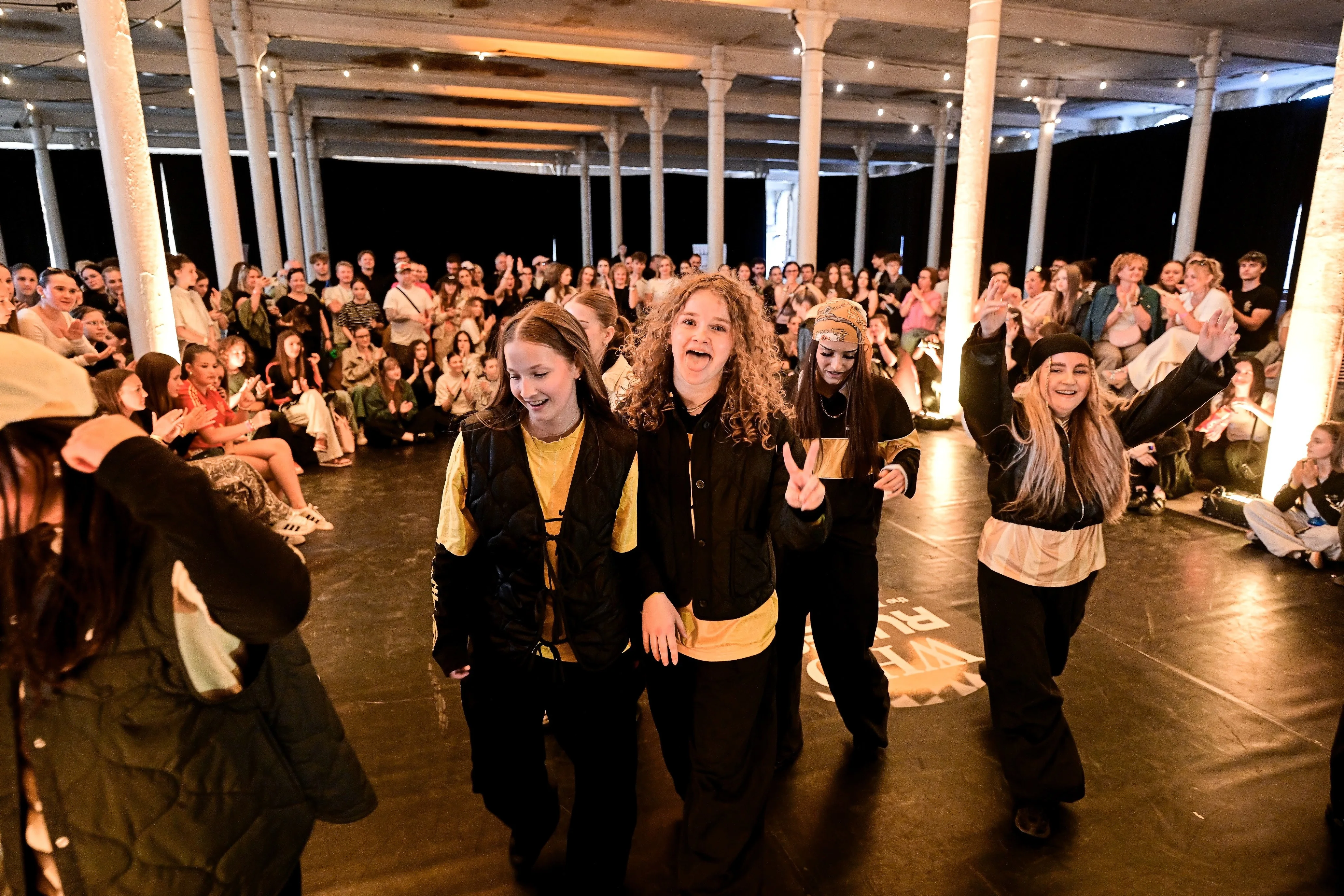 Who Rules The Floor - Dance Aréna