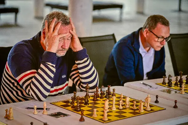 Šachová simultánka s velmistrem Jánem Markošem