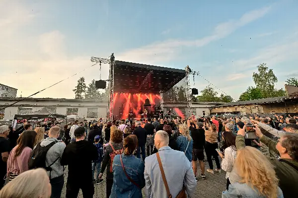 AC/CZ
