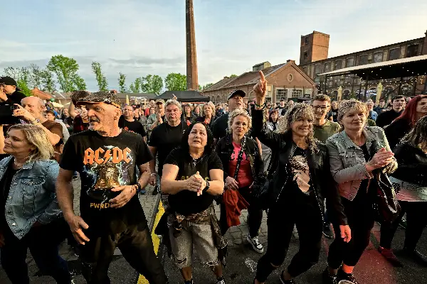 AC/CZ