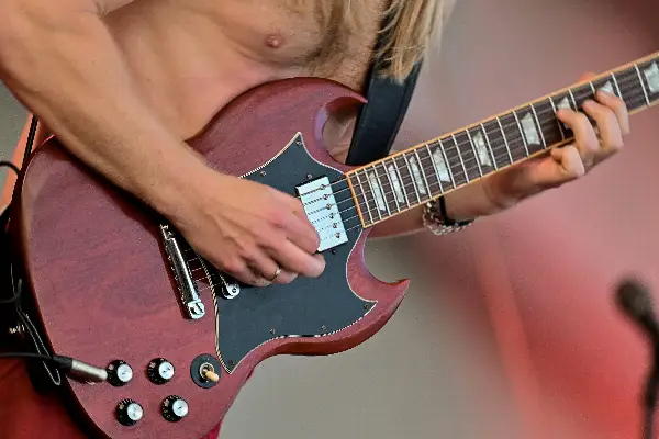 AC/CZ
