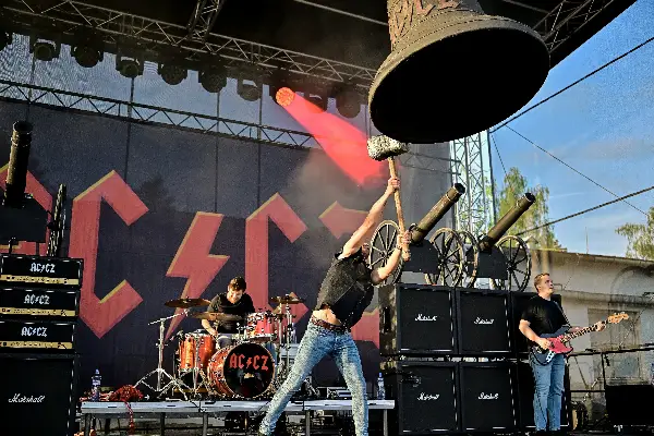 AC/CZ