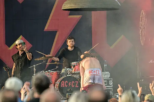 AC/CZ
