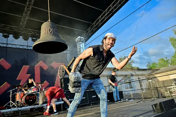 AC/CZ
