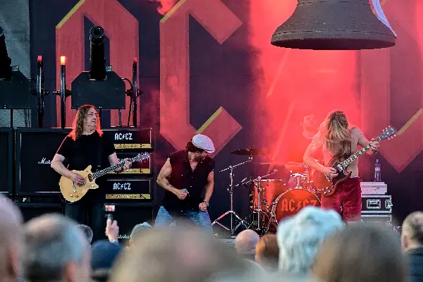 AC/CZ