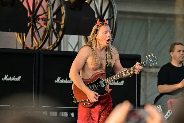 AC/CZ