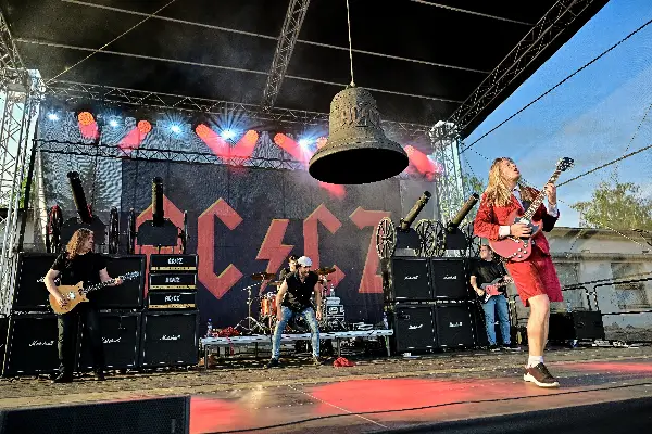 AC/CZ