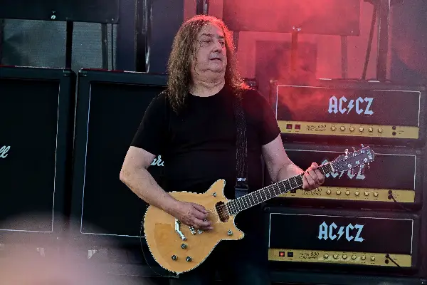 AC/CZ