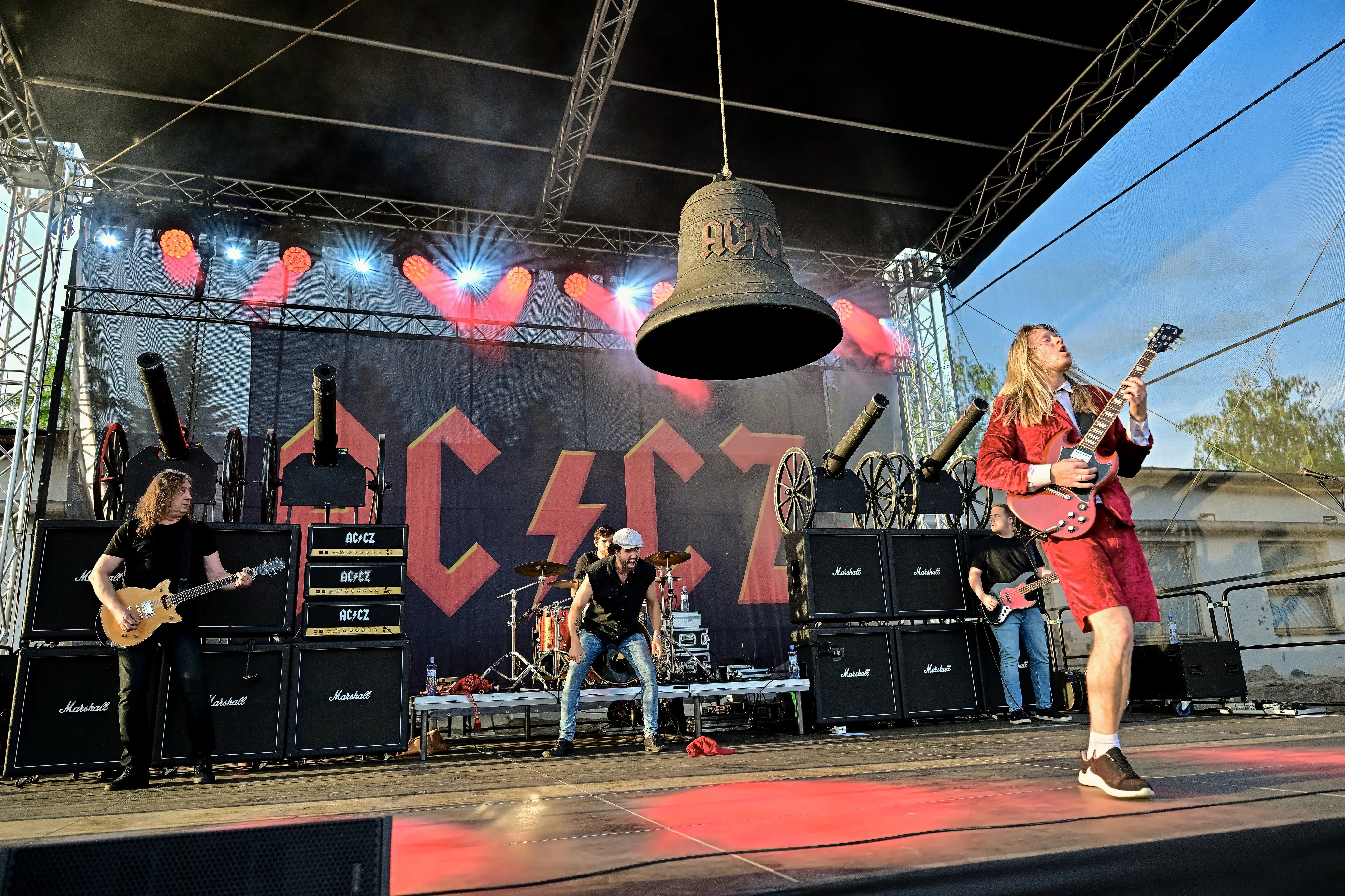 AC/CZ