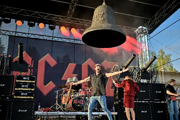 AC/CZ